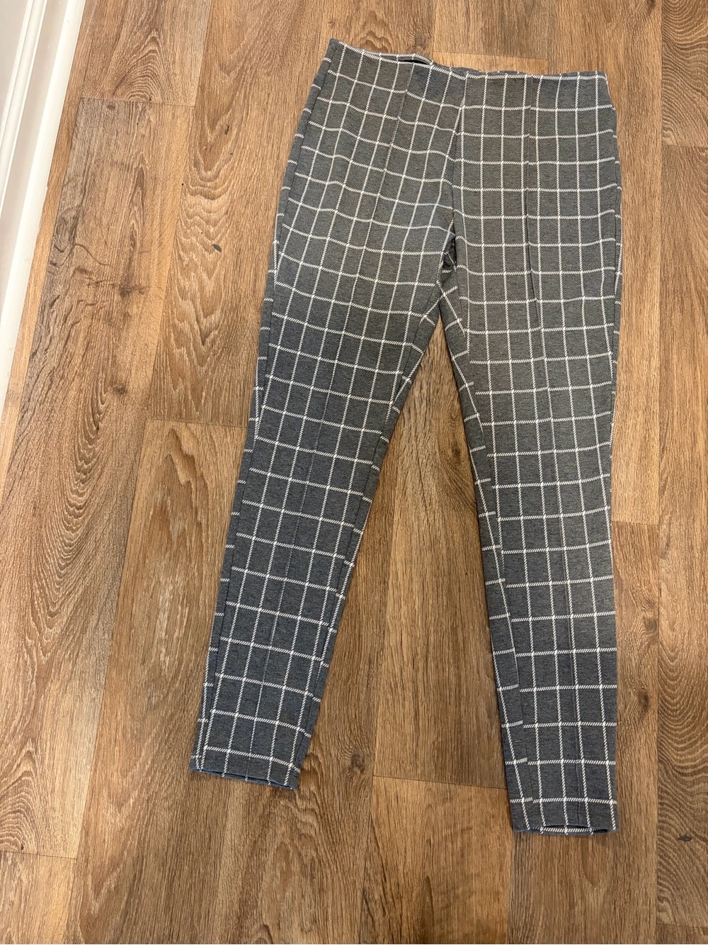 Tahari Gray and White Windowpane Ponte Leggings